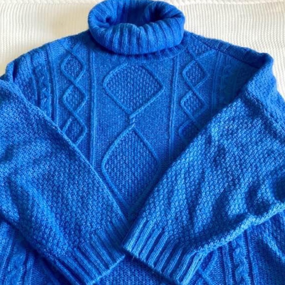 Arie Turtleneck